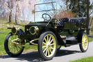 The 1910 Stanley Model 71 has a dark green body with white yellow undercarriage and wheel spokes