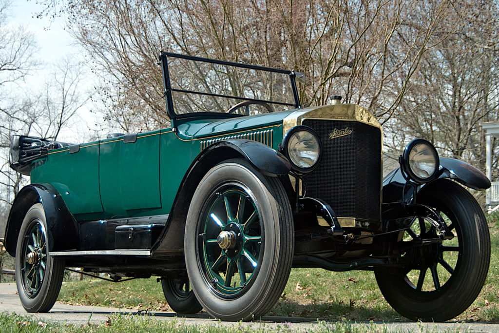 The 1918 Stanley Model 735 is an all green car, with black detailing